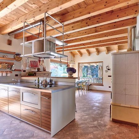 Chalet Con Piscina E Vista Panoramica Колико Екстериор снимка